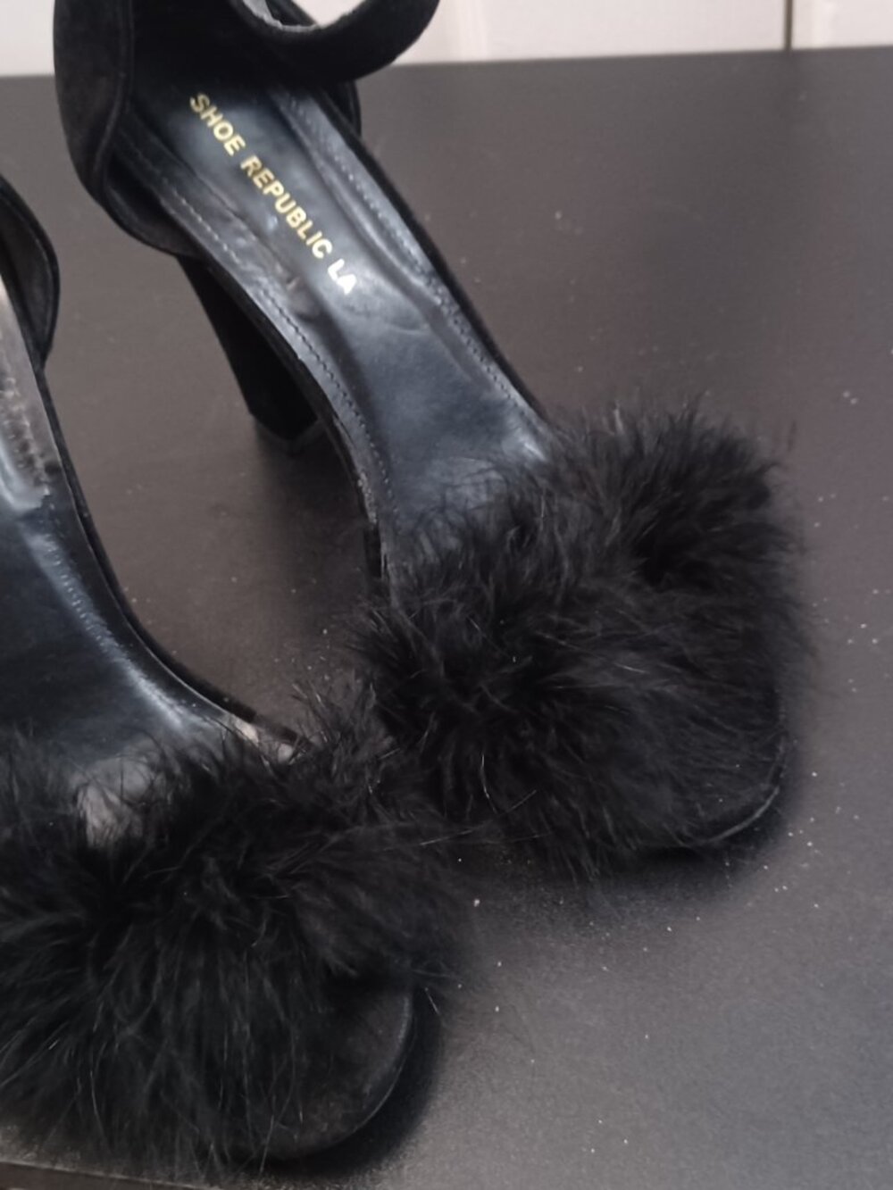 Size US 8 • Excellent condition Shoe Republic L.A. size 8 with 4 inch heel (Grea